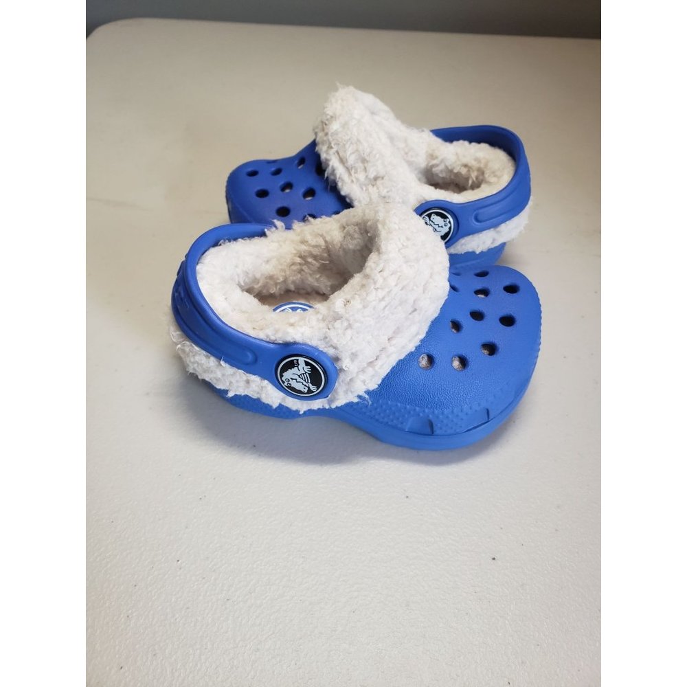 Infant Crocs With Fur Lining Size 2/3. - Picture 3 of 5